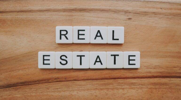 Real estate property for sale, featuring a modern house with a spacious front yard and well-maintained landscaping